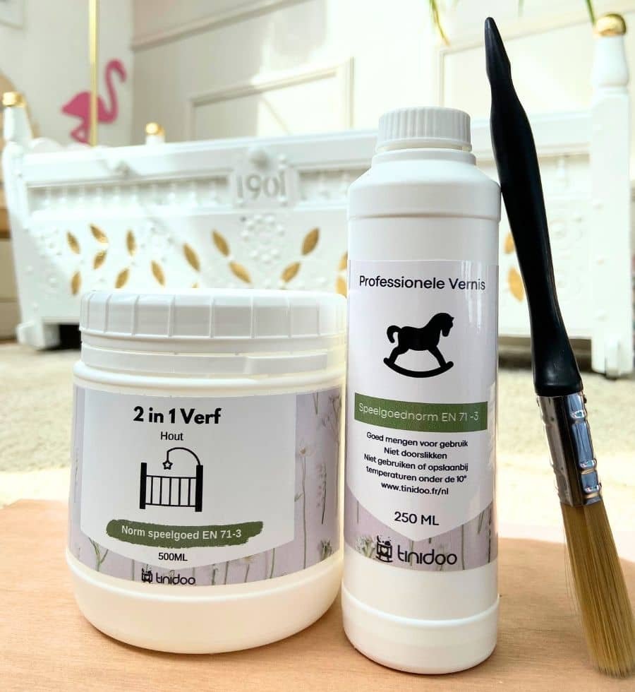 Verf- en vernisset voor babymeubels