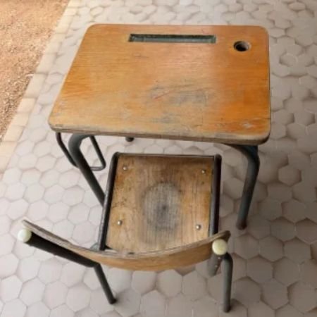 bureau école abîmé